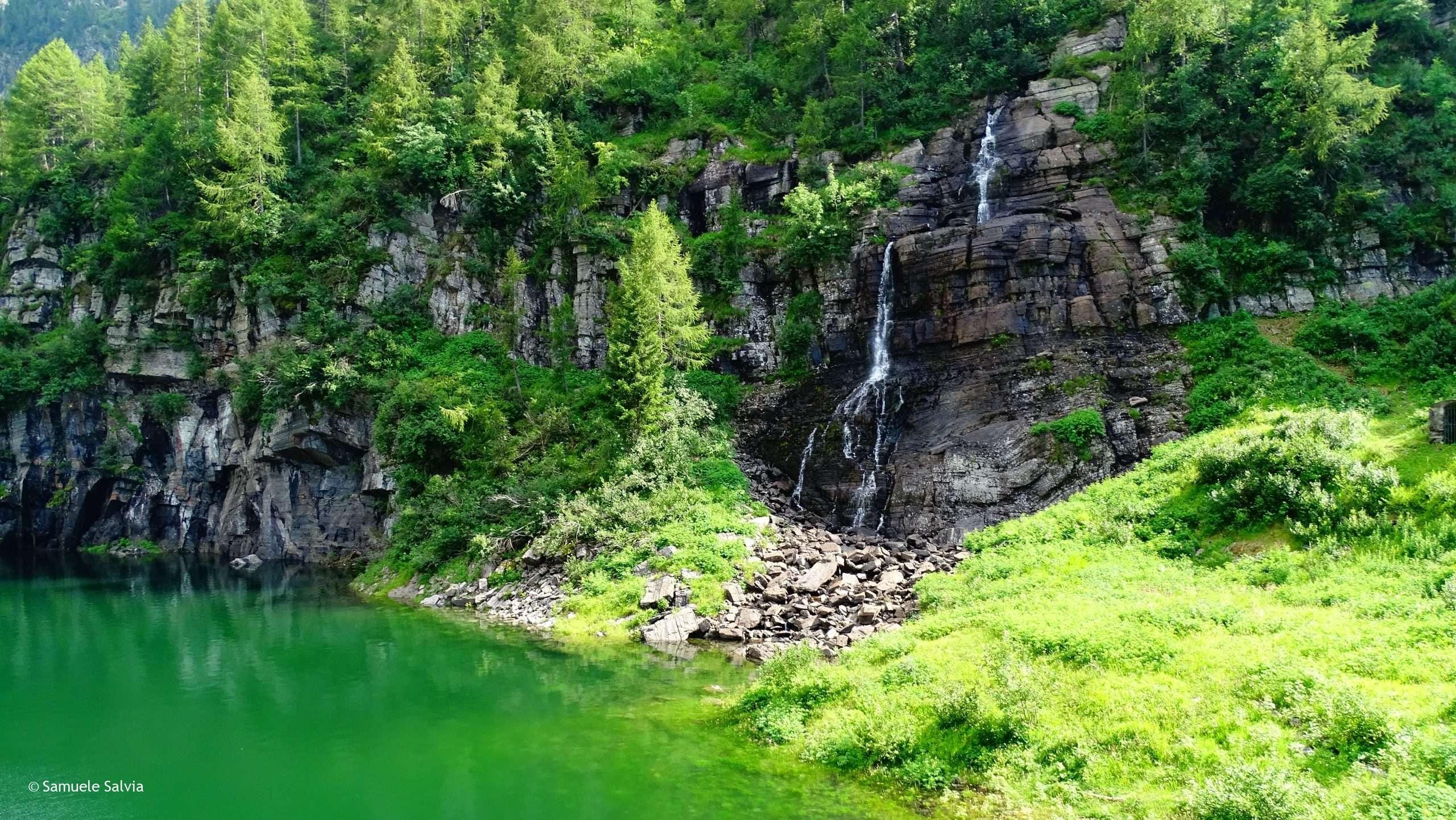 Il lago di Sardegnana in Val Brembana.