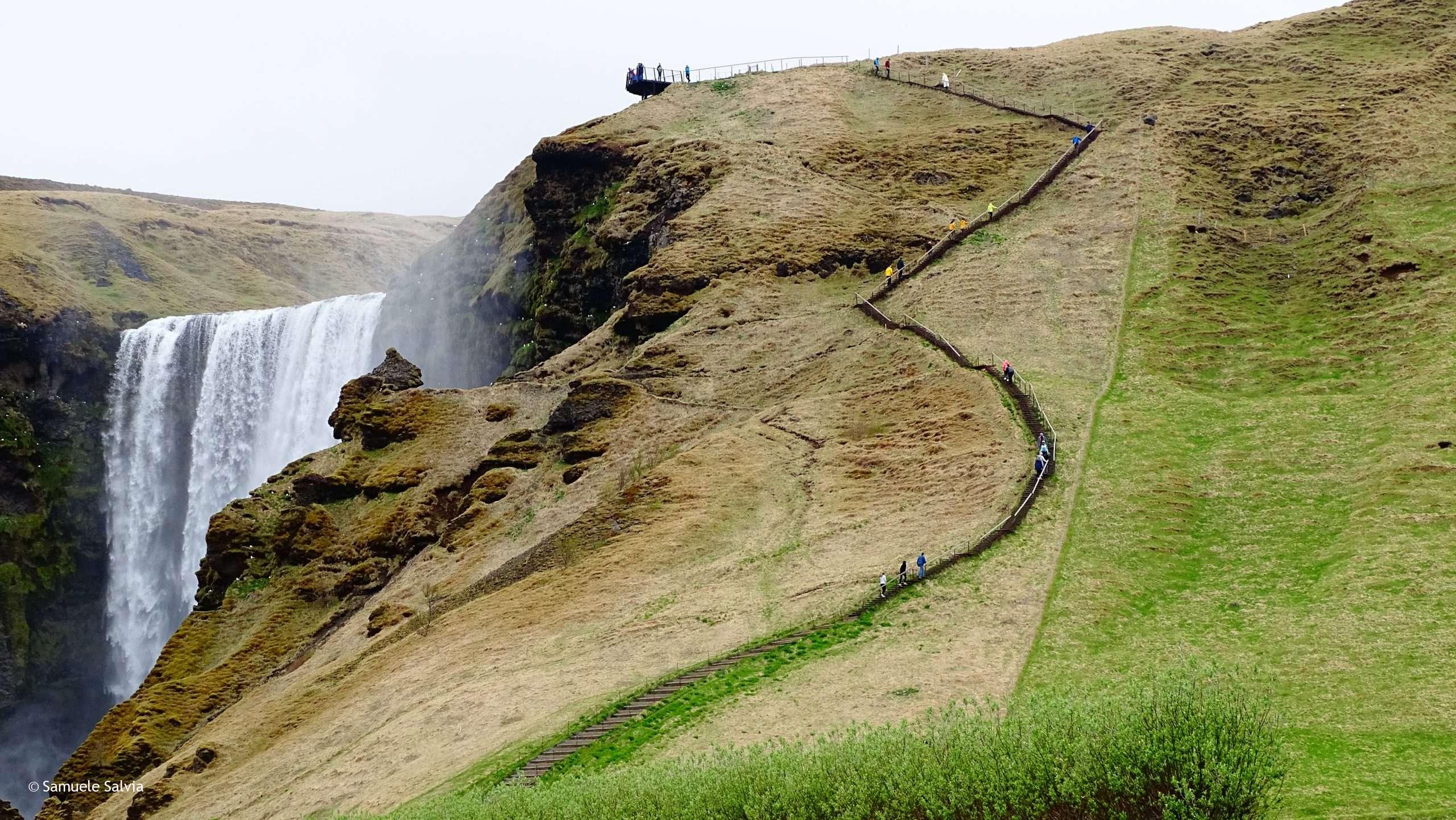 La spettacolare cascata di Skogafoss, in Islanda.