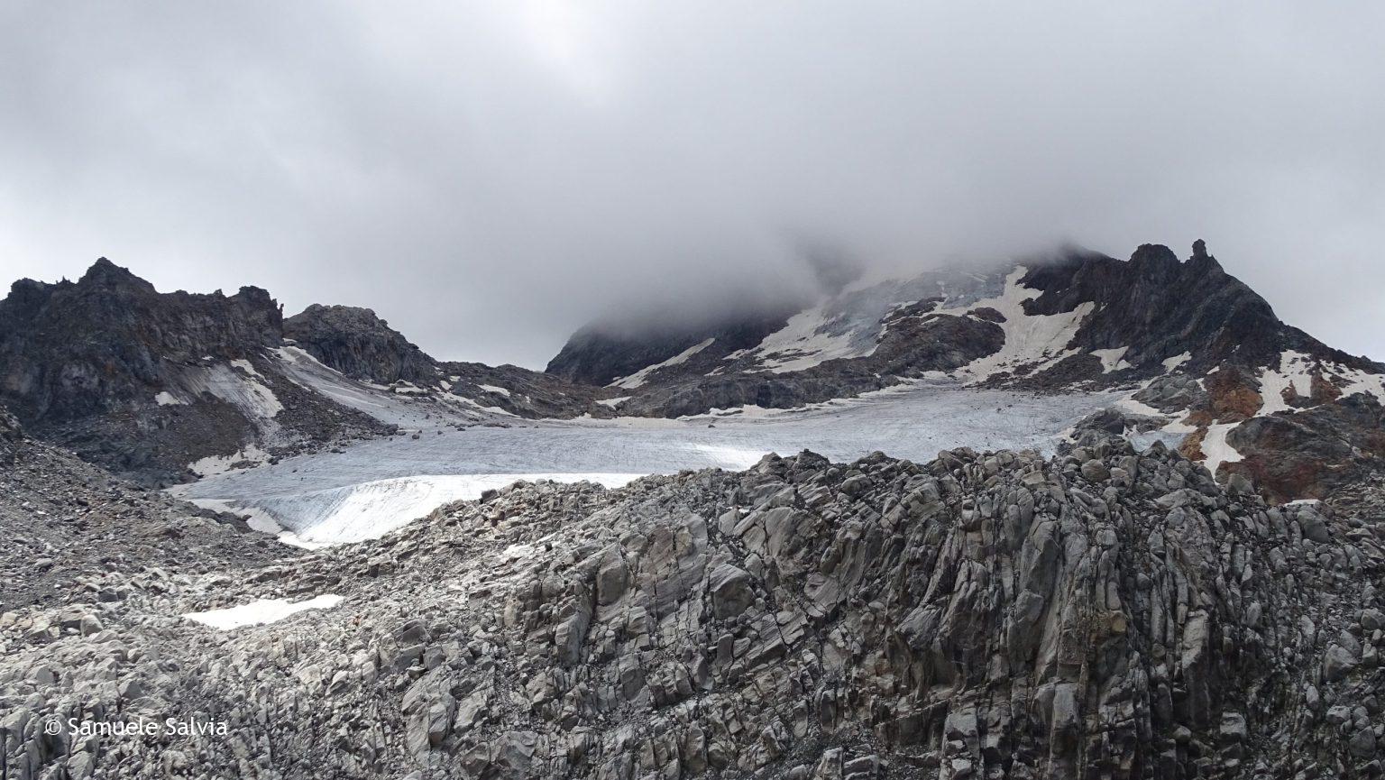 L'imponente Ghiacciaio dei Sabbioni in Alta Val Formazza.