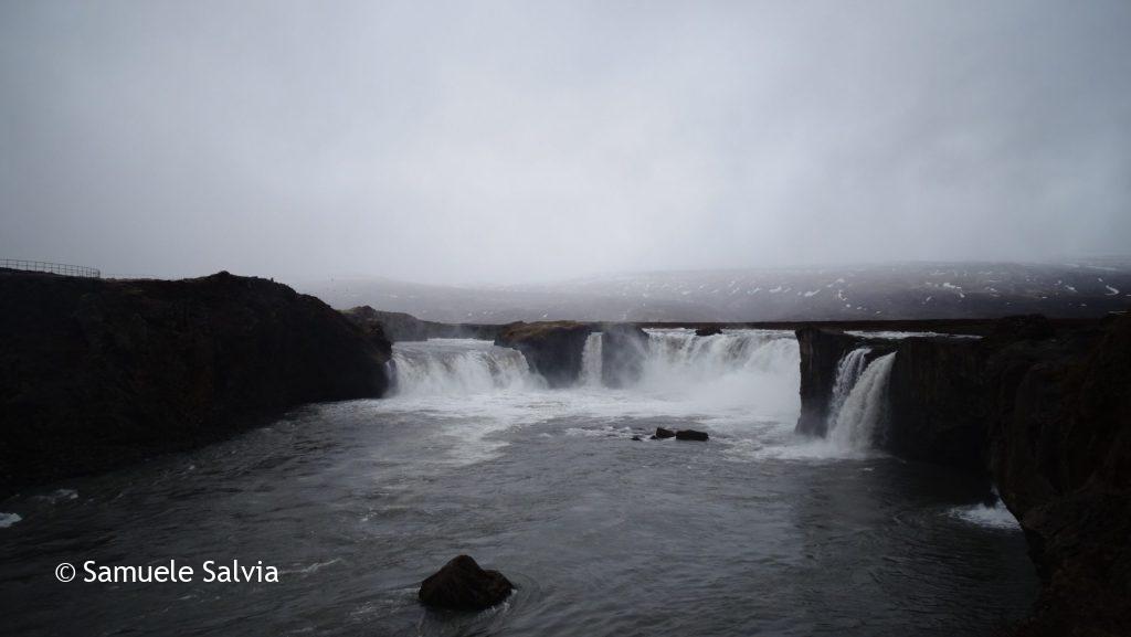 La cascata di Goðafoss, "la cascata degli Dei".