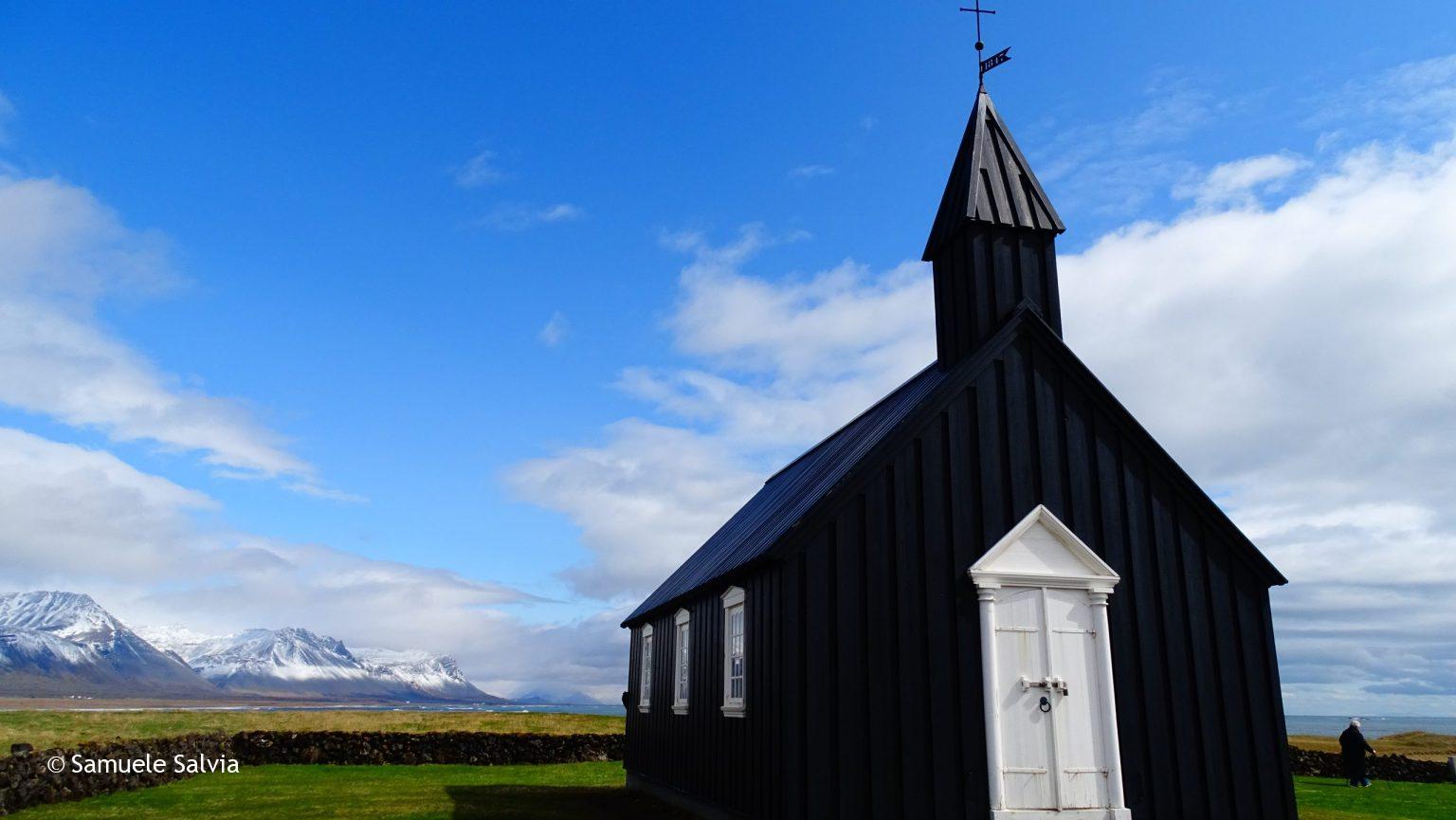 La particolare chiesa nera di Buðir, detta Búðakirkja.