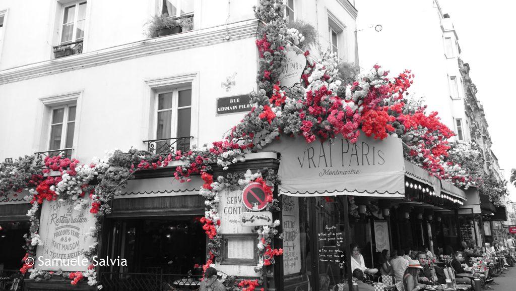 Rue des Abbesses, nel quartiere di Montmartre a Parigi.