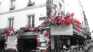 Rue des Abbesses, nel quartiere di Montmartre a Parigi.