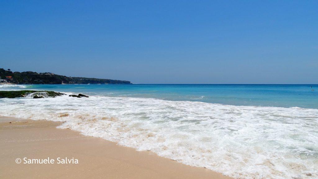 La spiaggia di Dreamland Beach, nella penisola di Bukit a Bali.