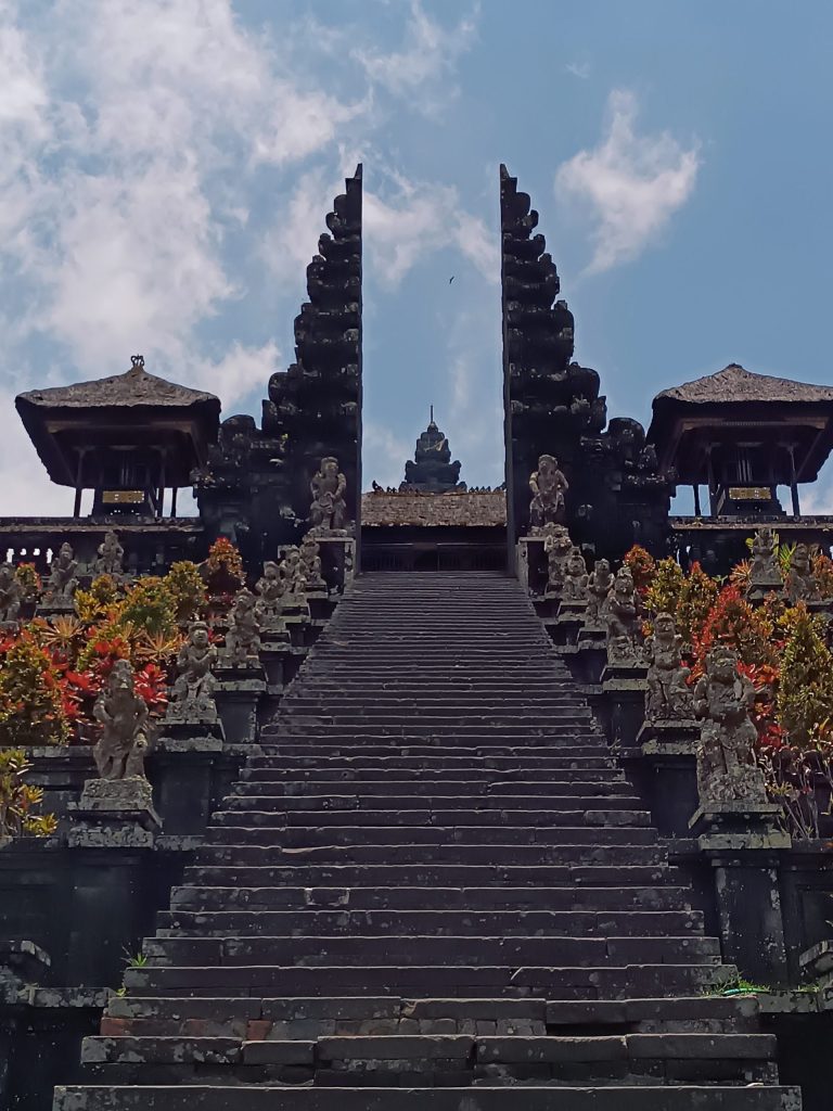 Il tempio di Besakih, "tempio madre" per l'induismo balinese.