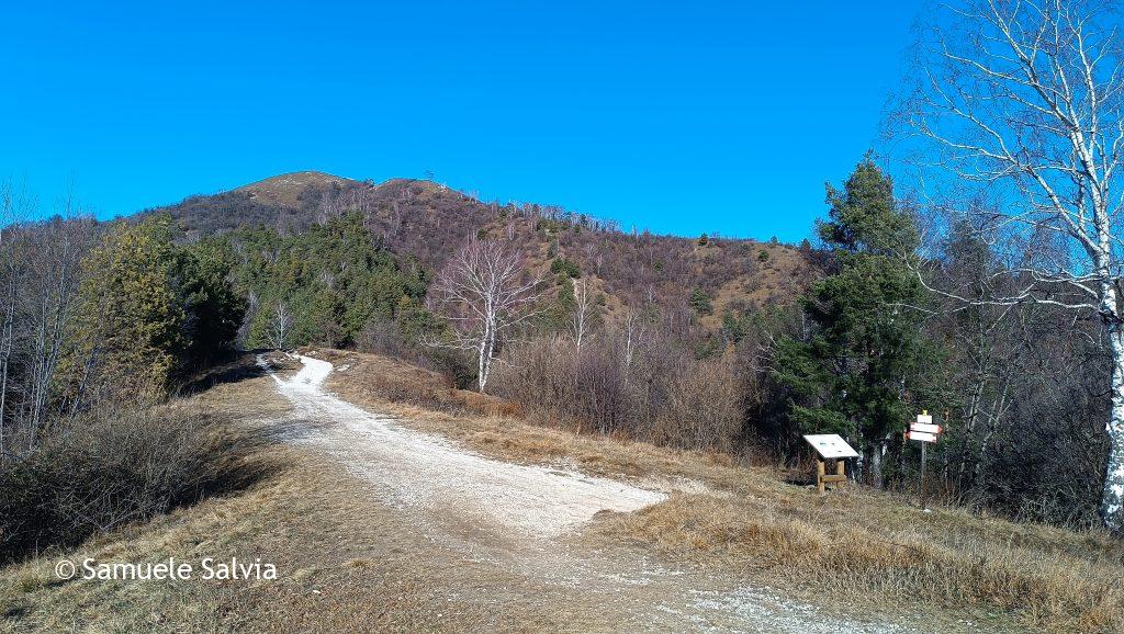 I Piani di Valdès: di fronte il Monte Chiusarella.