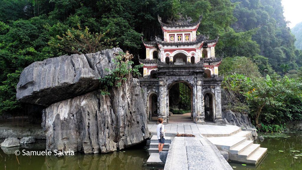 Ingresso della pagoda di Bích Động, Tam Coc (Ninh Binh).