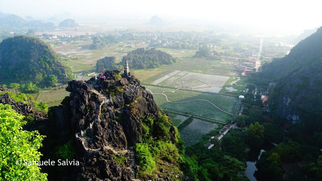 Vista su Tam Coc (Ninh Binh) dalle Mua Cave.