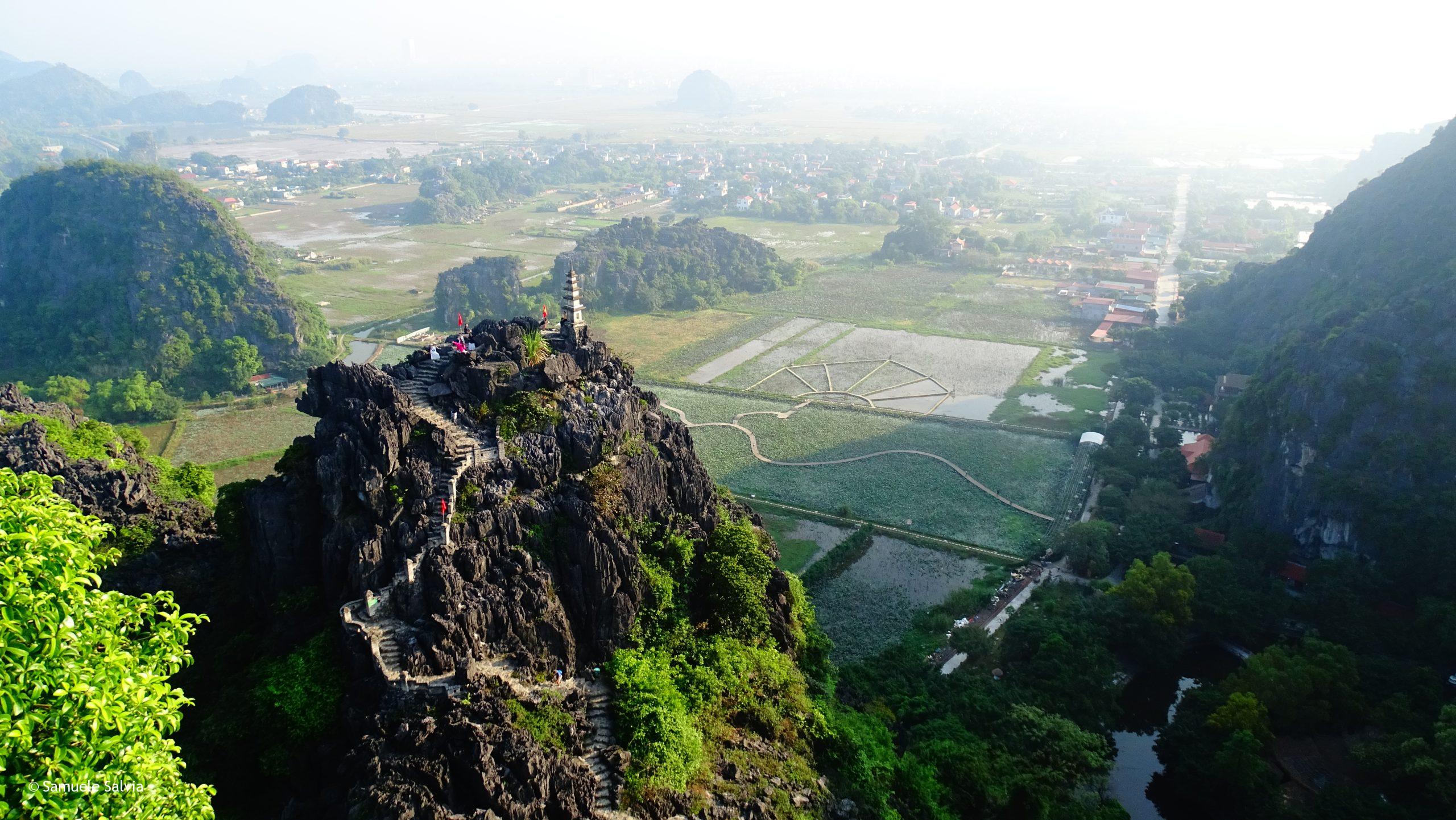 Vista su Tam Coc (Ninh Binh) dalle Mua Cave.