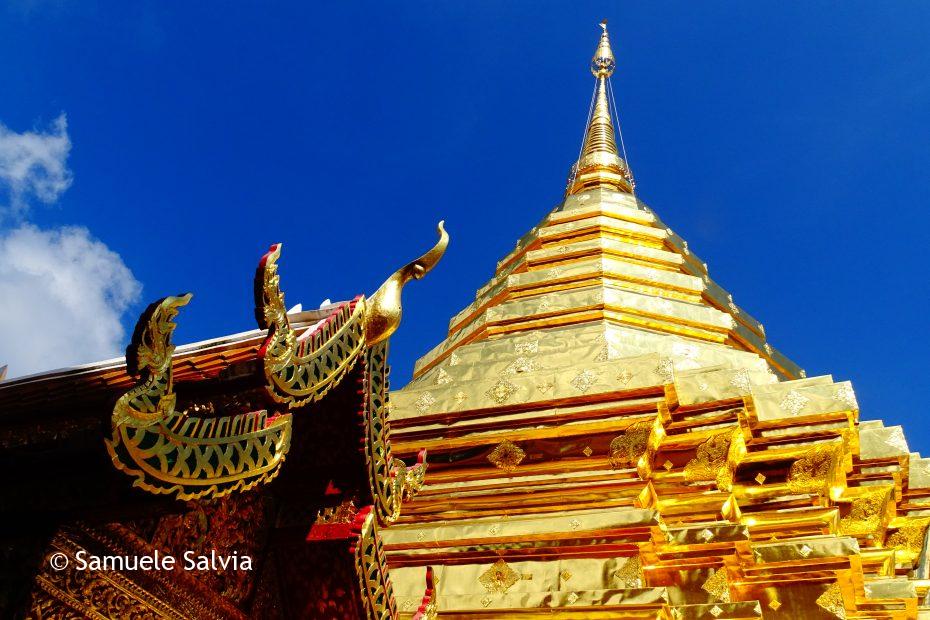 La grande stupa dorata del Doi Suthep, il tempio più importante di Chiang Mai.