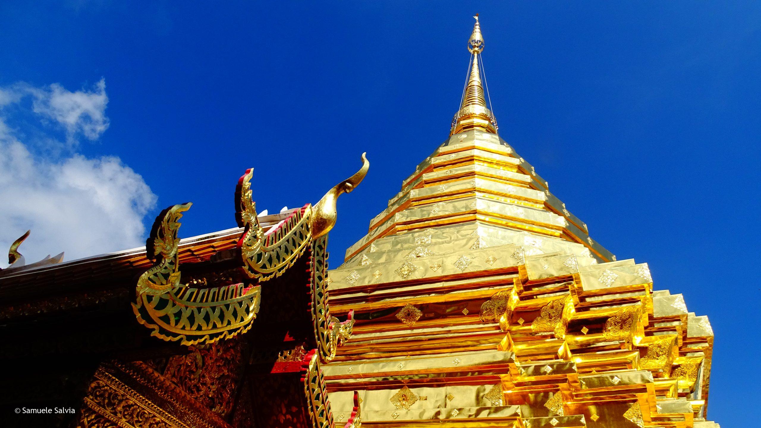 La grande stupa dorata del Doi Suthep, il tempio più importante di Chiang Mai.