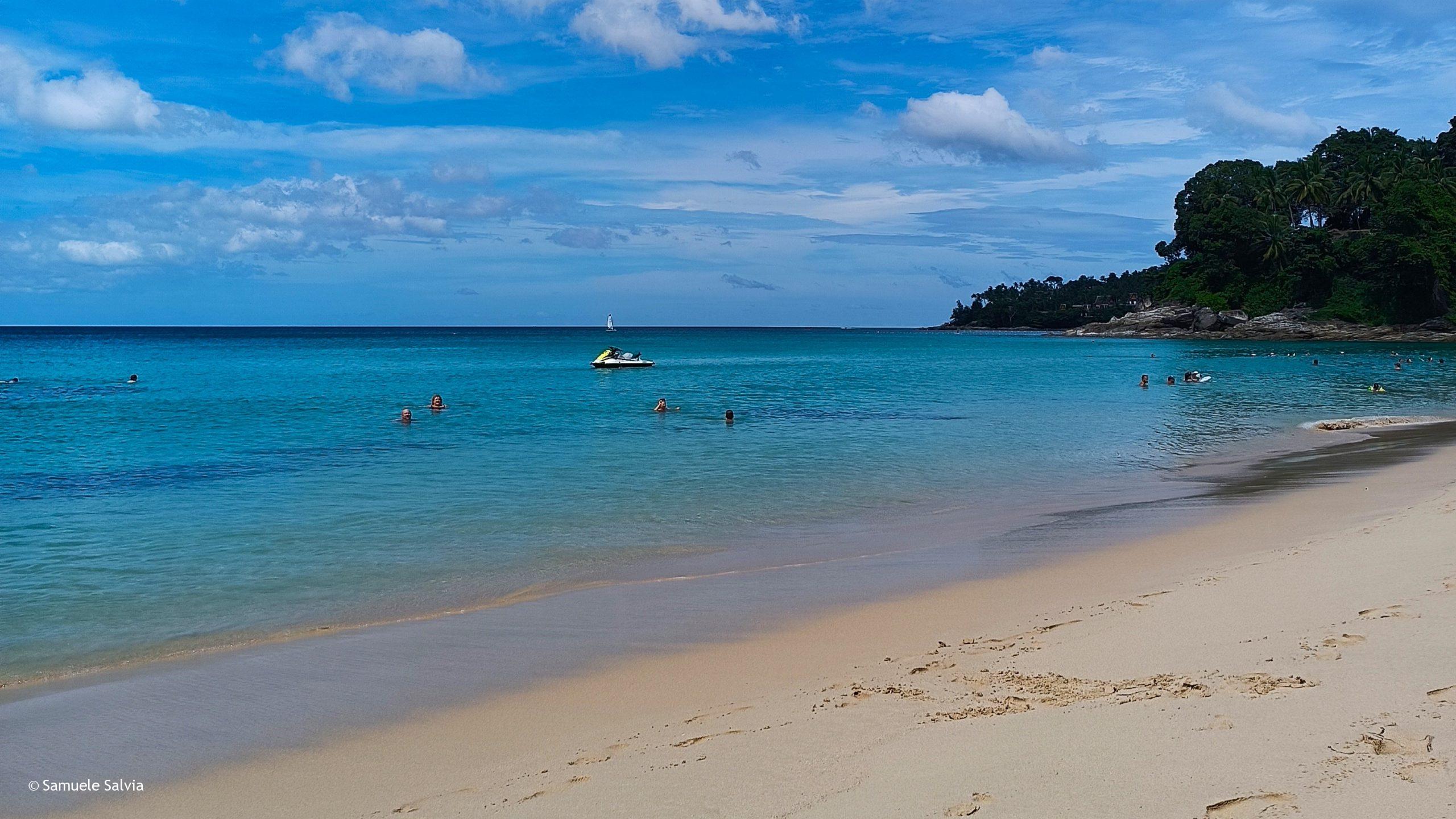 Surin Beach, una delle più belle spiagge di Phuket - Thailandia.