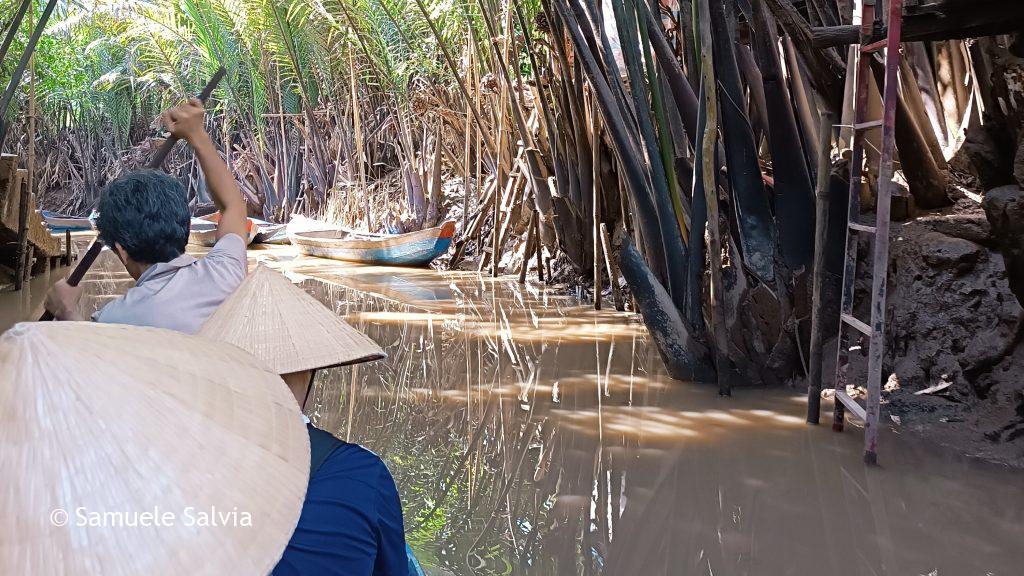 Navigazione sul corso del fiume Mekong.