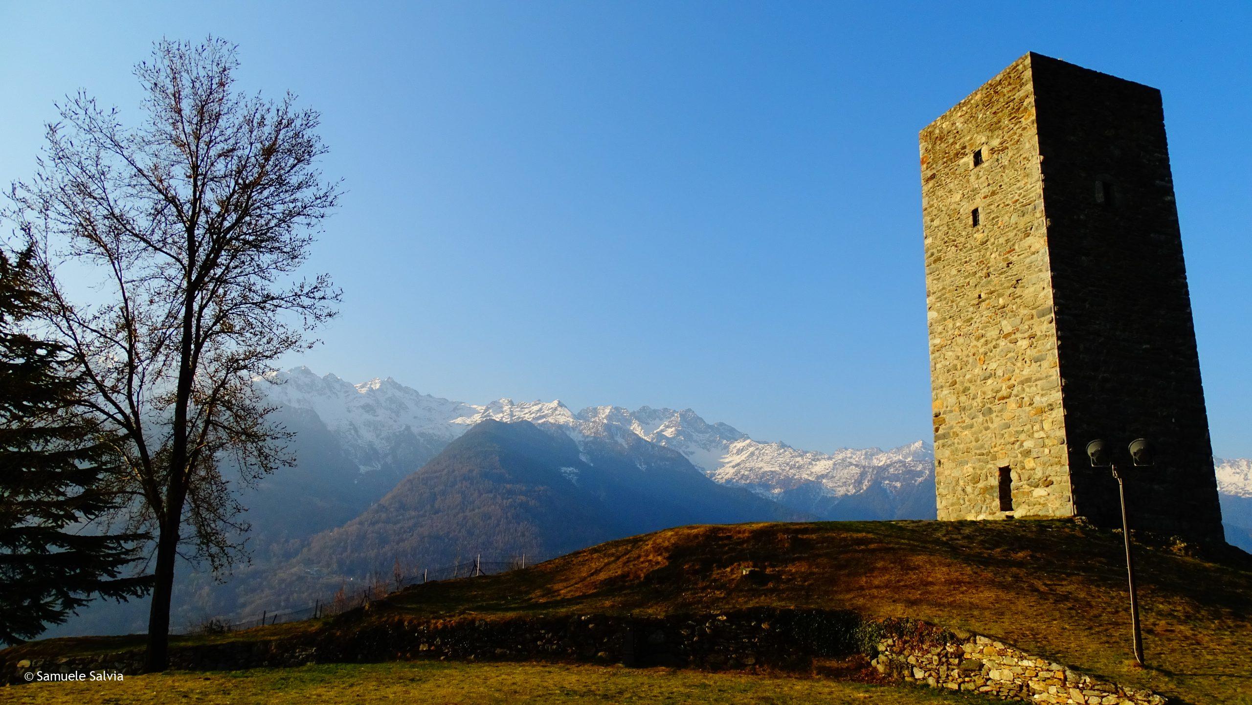 La "Torre de li Beli Miri" nel Parco Rimembranza di Teglio.
