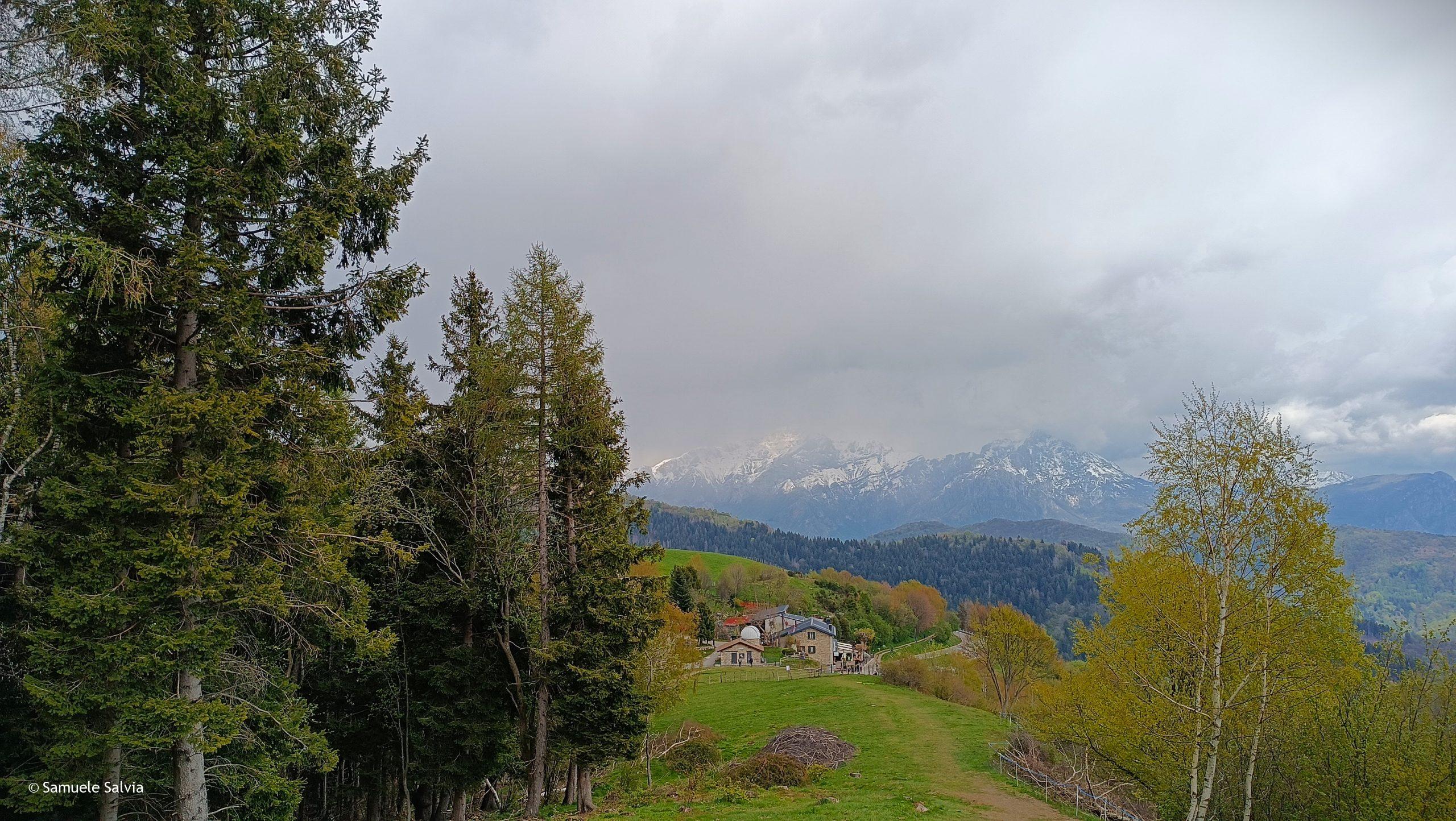 Palanzone;Trekking Como;Vista sulla Colma di Sormano dal Monte Falò.