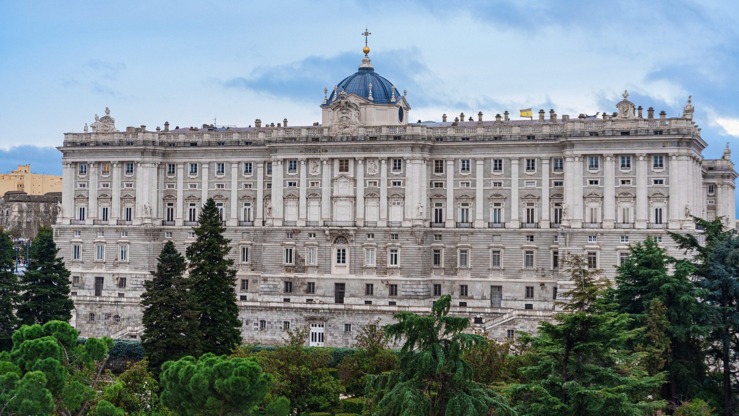 Il Palazzo Reale di Madrid visto dalla terrazza Sabatini.