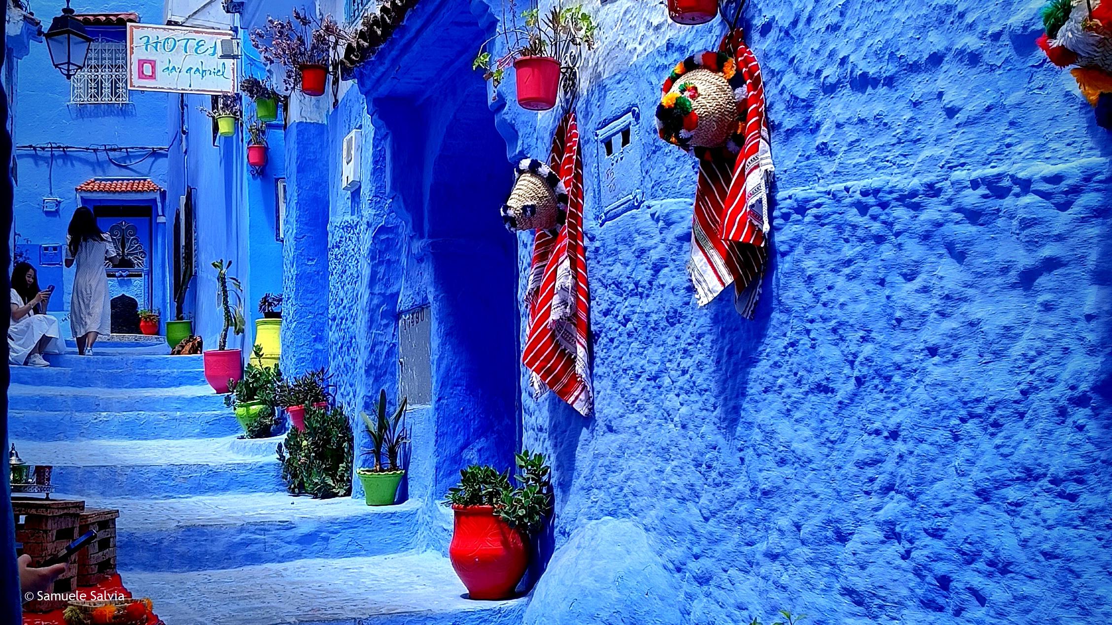 Uno dei punti più celebri di Chefchaouen, la città blu del Marocco.