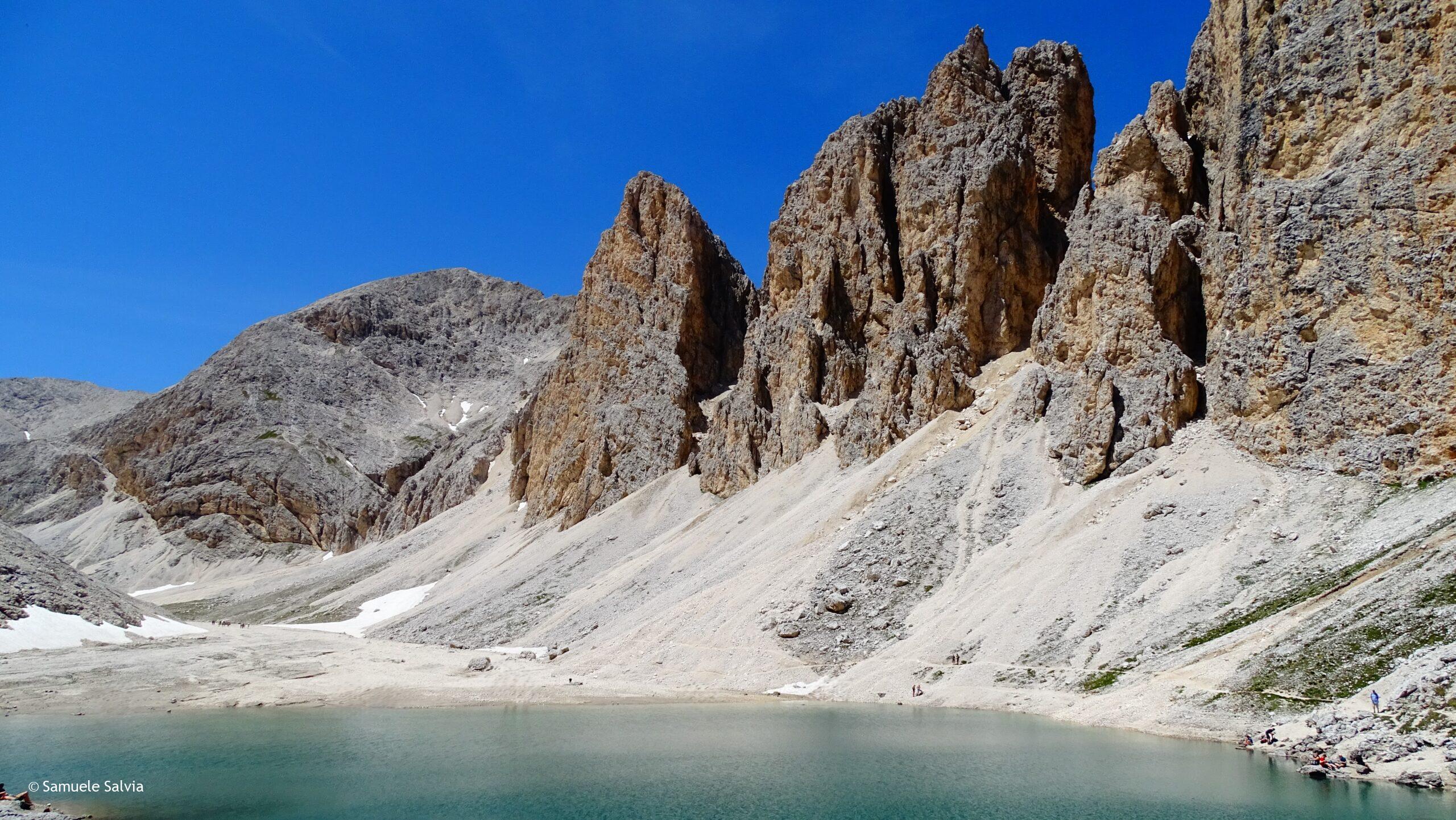 Il Lago di Antermoia, uno dei luoghi più suggestivi della Val di Fassa.