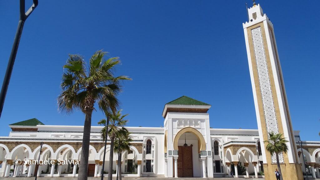 Tangeri: la moschea Lalla Aabla, che si affaccia sul porto della città.