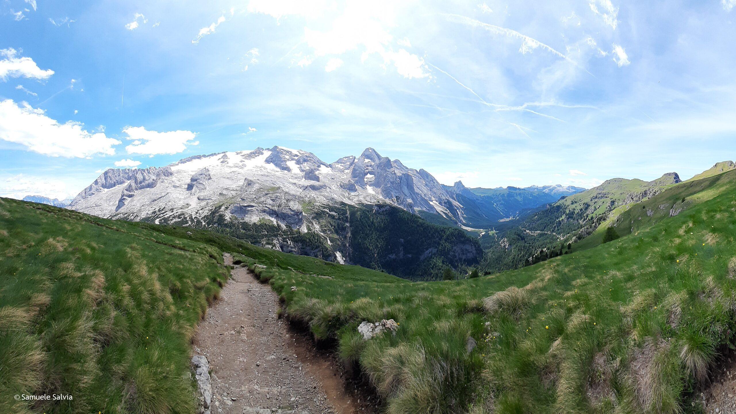 Il Viel del Pan e la Marmolada sulla sfondo.