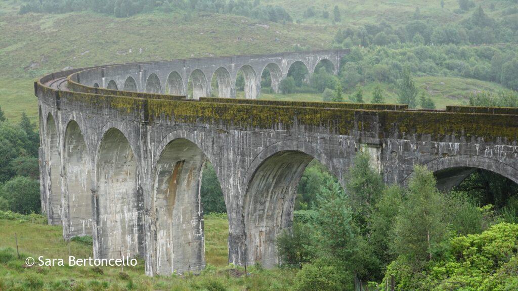 Il Glenfinnan Viaduct, il viadotto del treno di Harry Potter che nei film della saga porta ad Hogwarts.