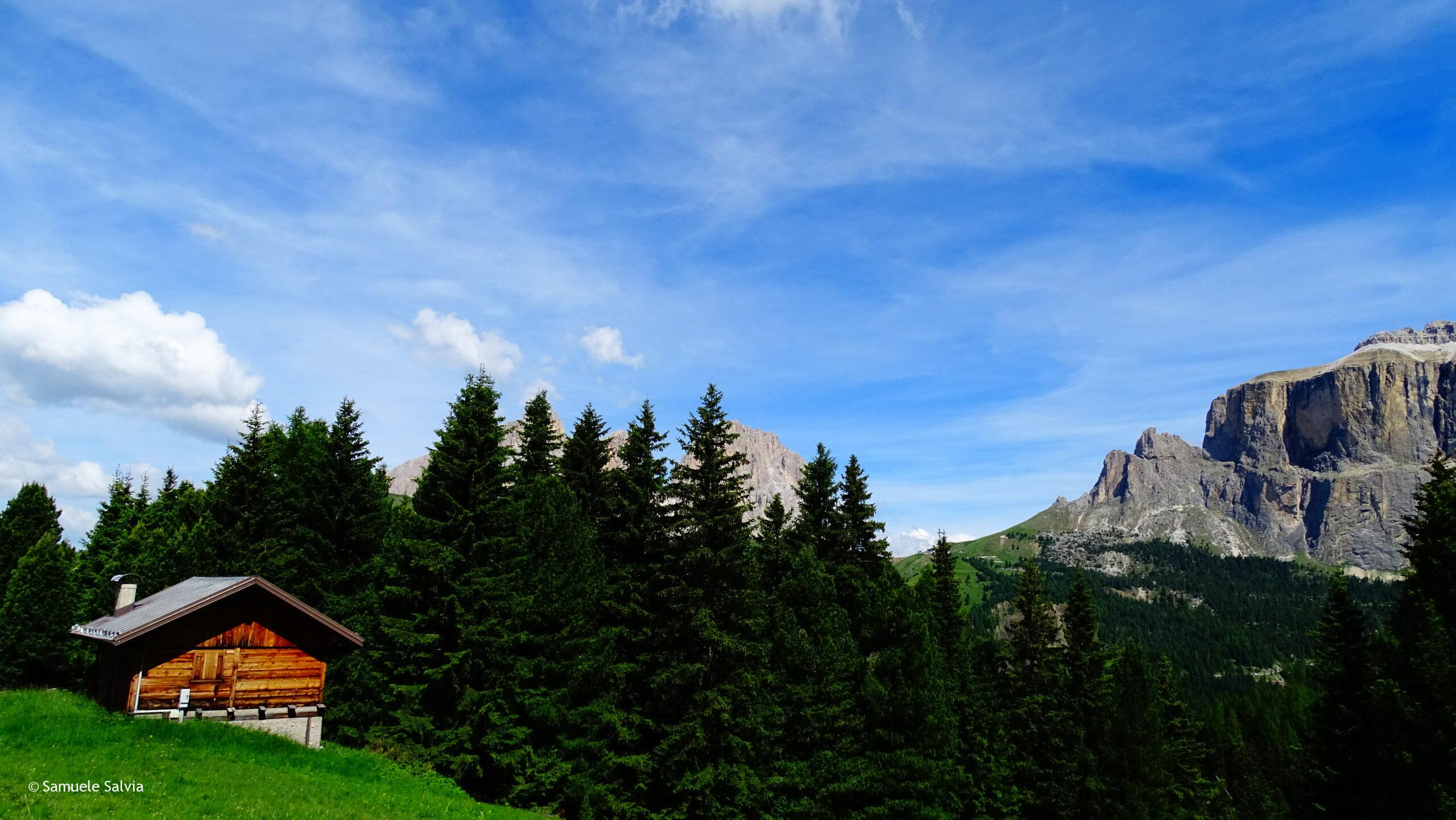 Splendido scorcio sul gruppo del Sella tra Pecol e il Passo Pordoi.