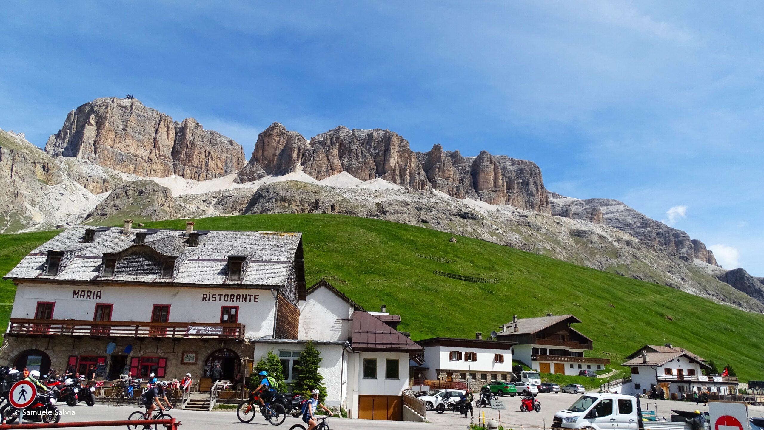 Il Passo Pordoi, uno dei più celebri delle Dolomiti.