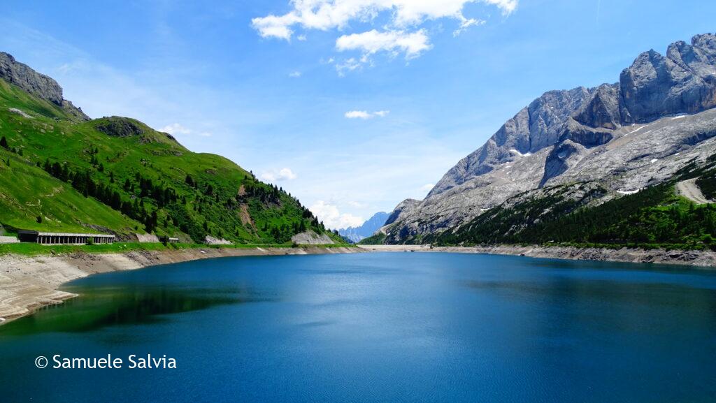 Il Lago Fedaia, presso l'omonimo passo, ai piedi della Marmolada.