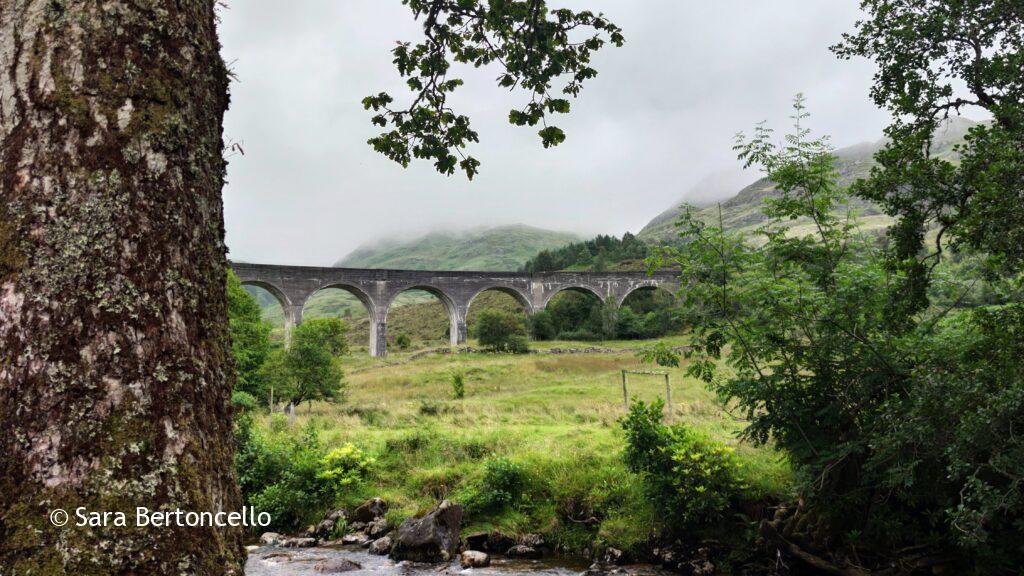 L'affascinante Glenfinnan Viaduct, il celebre viadotto del treno di Harry Potter.