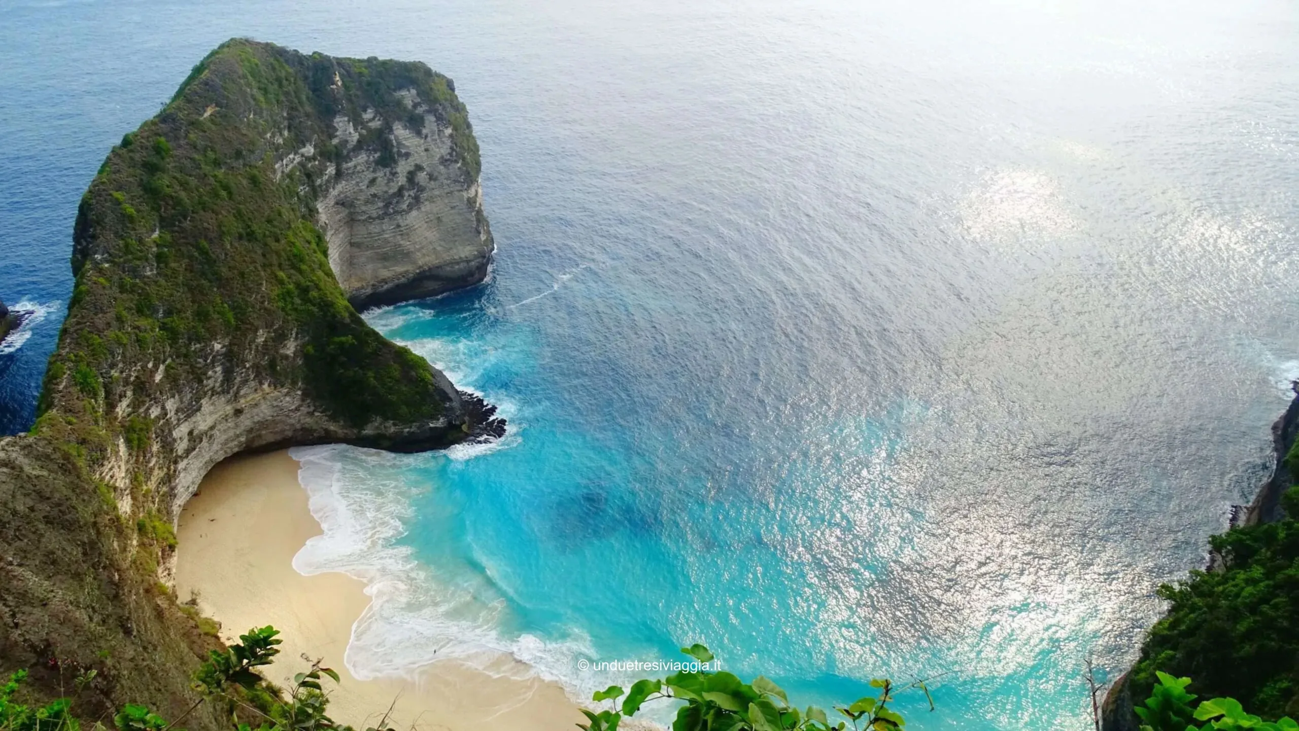 bali, indonesia, asia, sud-est asiatico, nusa penida, kelingking beach, scogliera tirannosauro, scogliera t-rex, scogliera trex, come arrivare kelingking beach, kelingking beach dove si trova, kelingking beach bali, kelingking beach spiaggia, kelingking beach è pericolosa