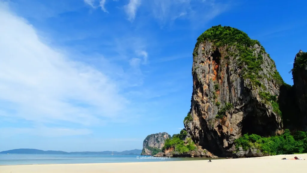 thailandia, asia, sud-est asiatico, sud est asia, indocina, viaggio, viaggi, viaggio in thailandia, cosa fare in thailandia, cosa vedere in thailandia, grab, come funziona grab, consigli thailandia, krabi, cosa fare a krabi, cosa vedere a krabi, dove dormire a krabi, railay beach, phra nang beach, bat cave thailandia, grotta dei pipistrelli thailandia, railay est, railay ovest, come arrivare a railay beach, railay beach thailandia